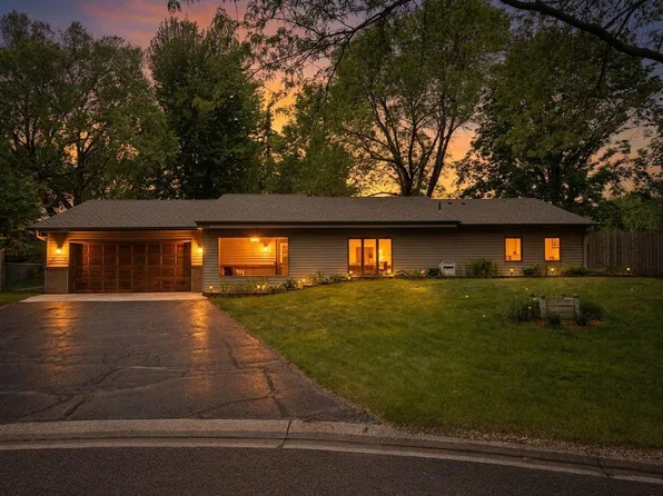 9069 Jeffery Ave S, Cottage Grove, MN 55016