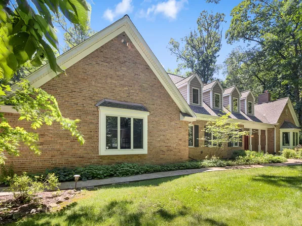 37W305 Crane Rd, Saint Charles, IL 60175