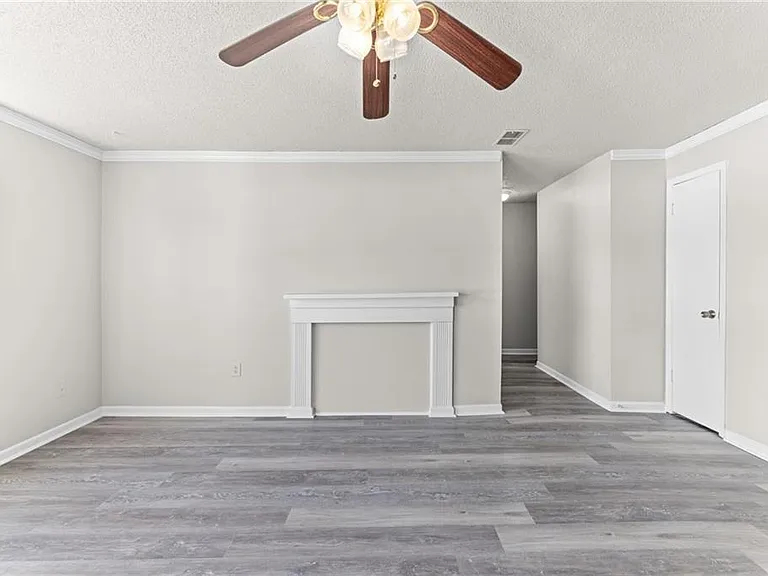 121 Mark Twain Cir — Photo 4