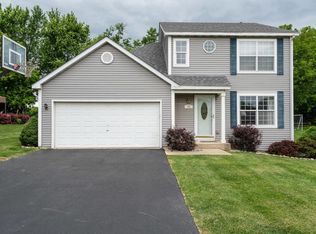 916 Oak Ridge Ln, Genoa City, WI 53128