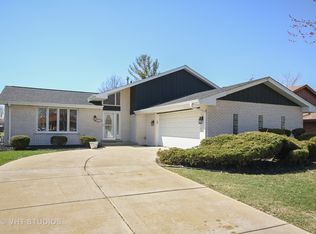 8431 Camelia Ln, Orland Park, IL