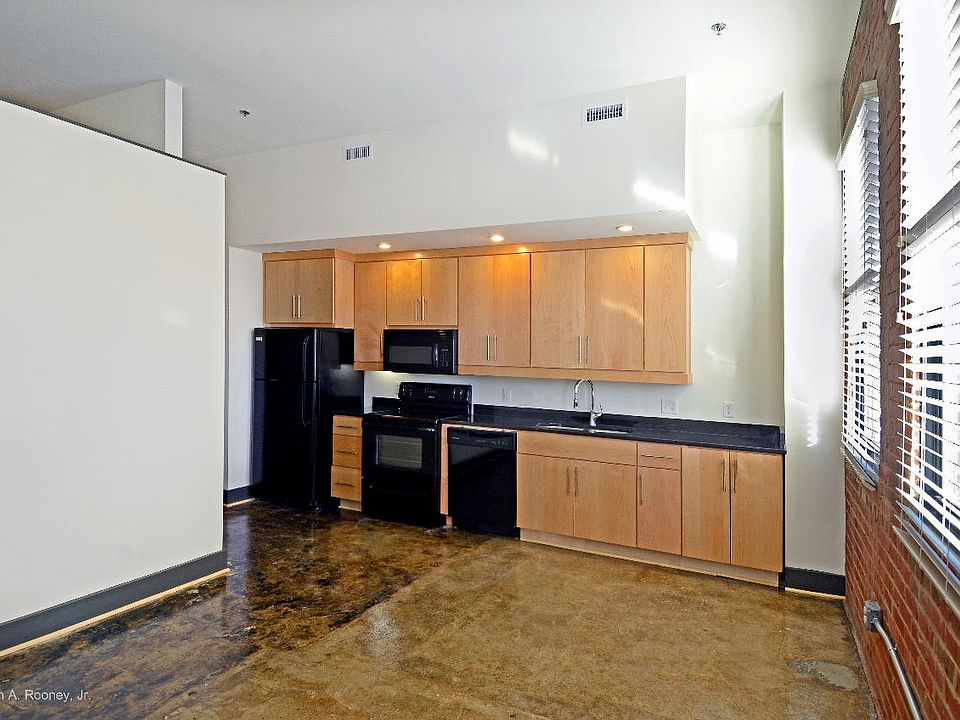 1st image of 132 N Sycamore St APT 215