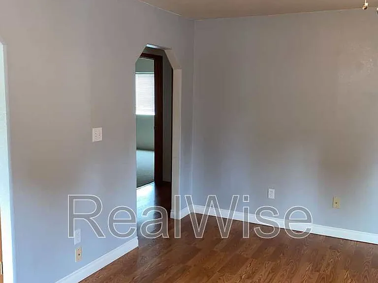 2564 NE Douglas Ave — Photo 22