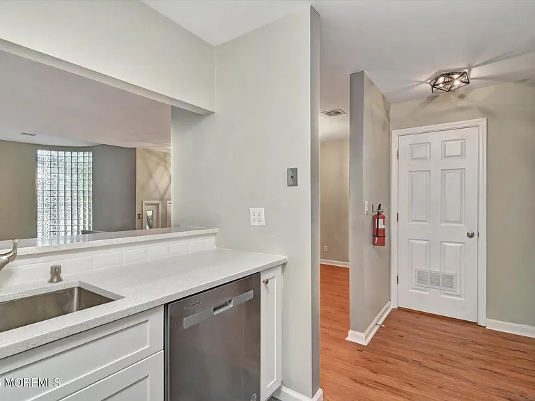 44 Marion St #9 — Photo 15