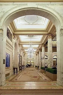 Building, photo 1