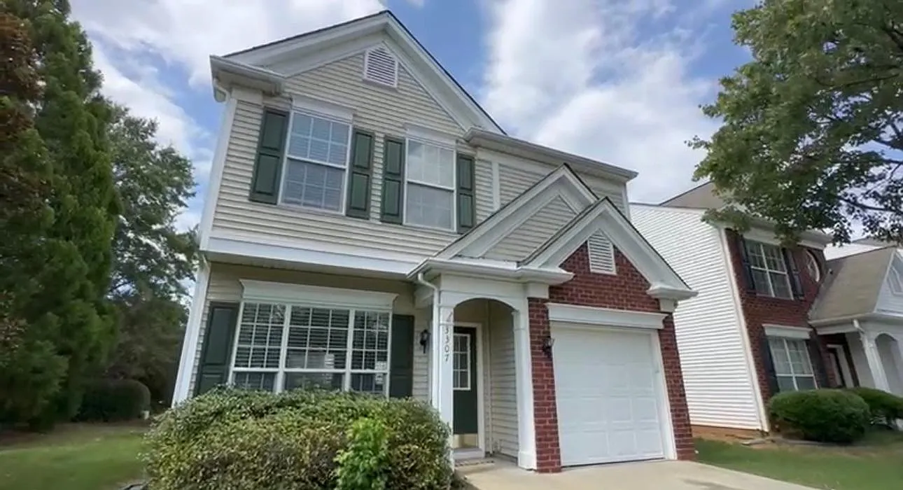 3 bed, 1436 sqft, $2,100 — Photo 1