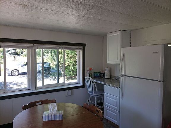 4th image of 3710 Eagle Dr NE