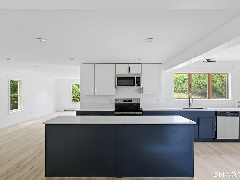765 Norwich Ave — Photo 16