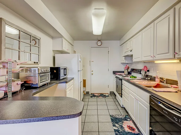 3208 Warren — Photo 14