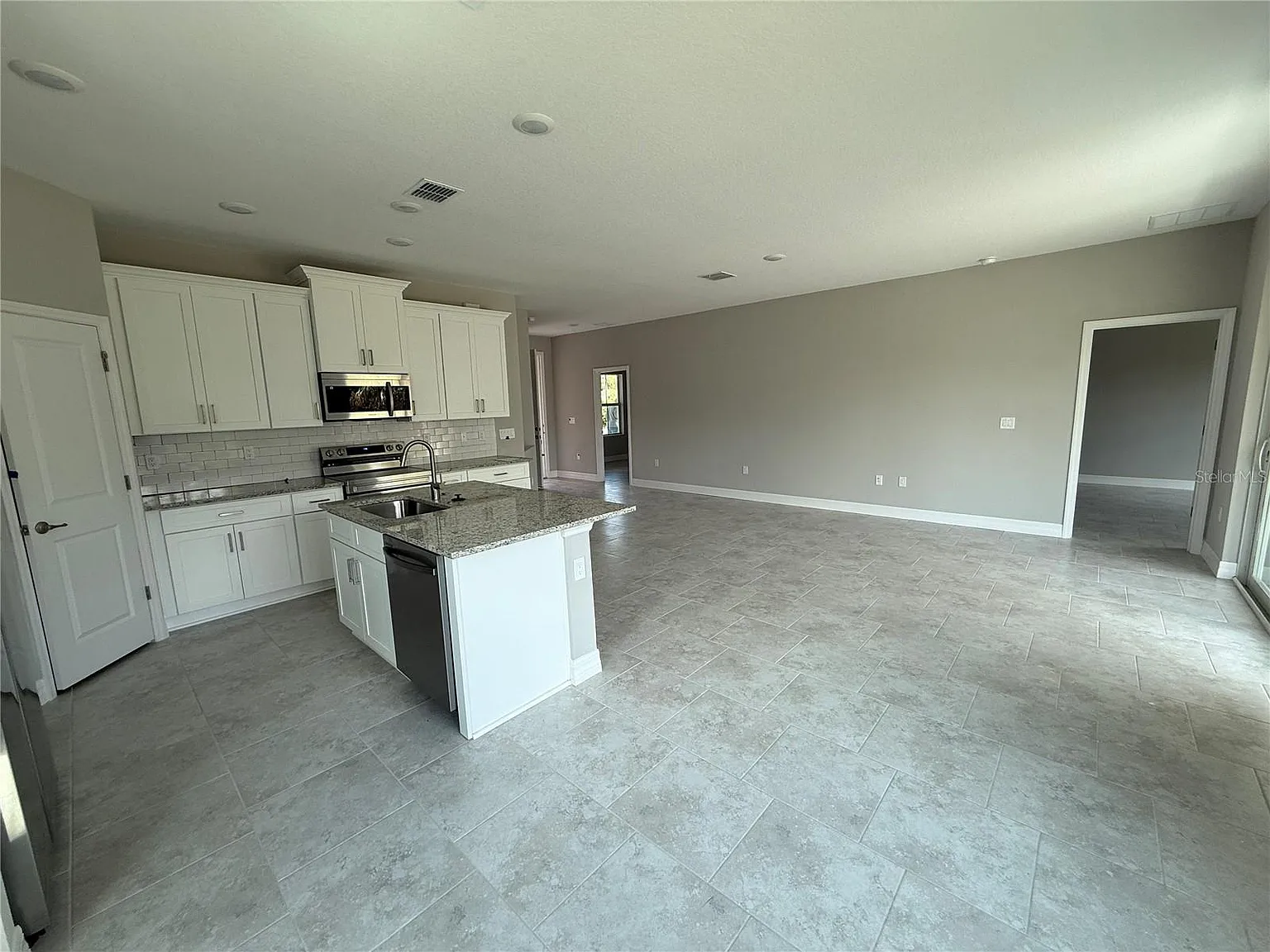3 bed, 1650 sqft, $2,100 — Photo 4