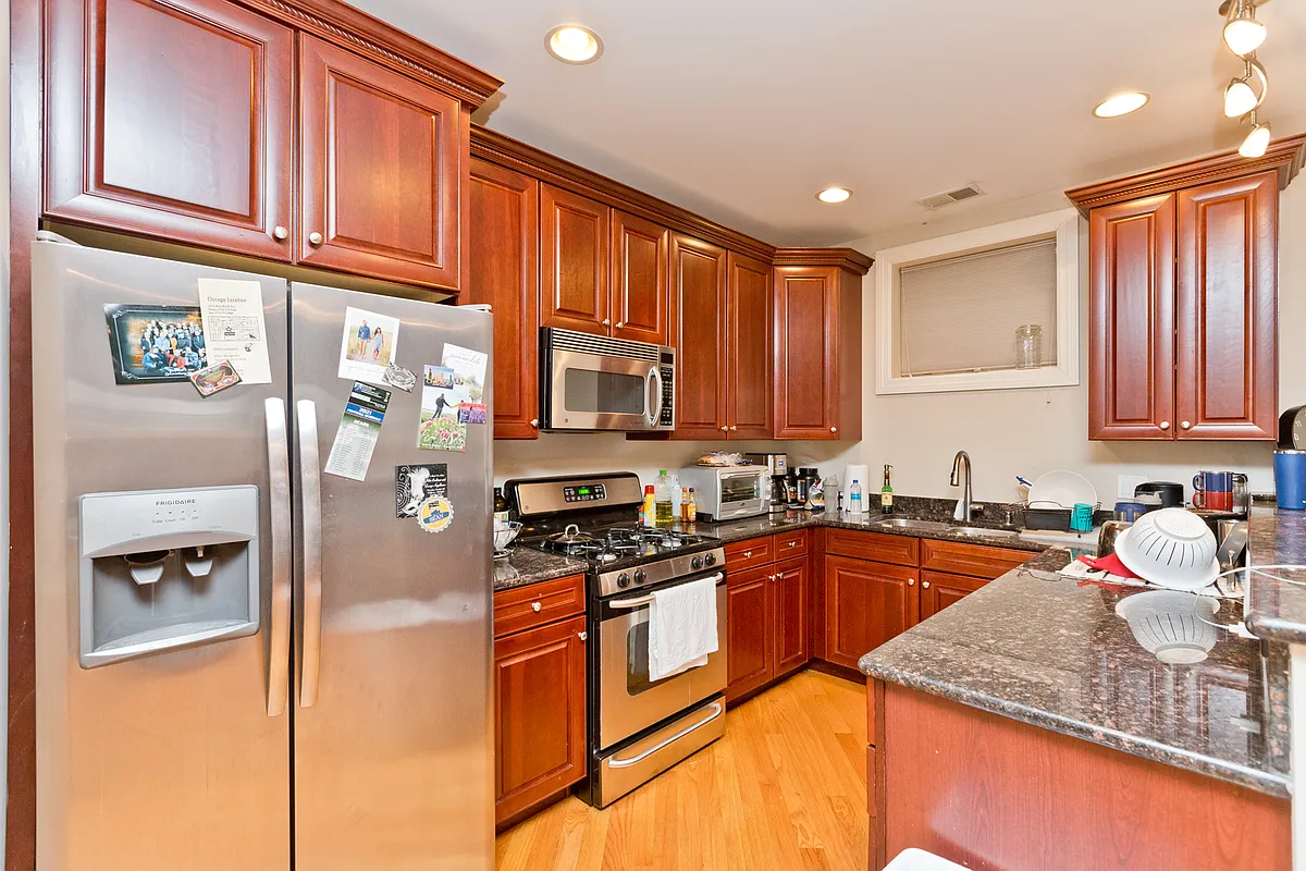 Building Photo - 2414 W Moffat St #1