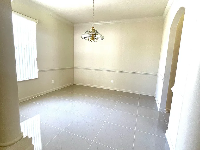 2370 Hinsdale Dr — Photo 6