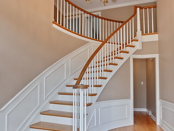 2nd image of 1245 Heather Hill Cres