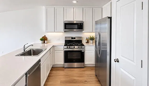 3 bed, 2.0 bath, 1409 sqft, $1,750 — Photo 3