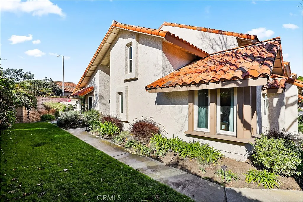 3 bed, 1230 sqft, $6,500 — Photo 3