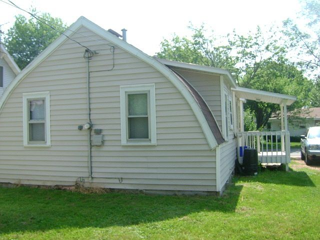 2nd image of 710 S Peach Ave
