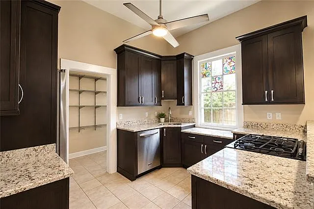 2 bed, 1.0 bath, 1010 sqft, $1,800 — Photo 4