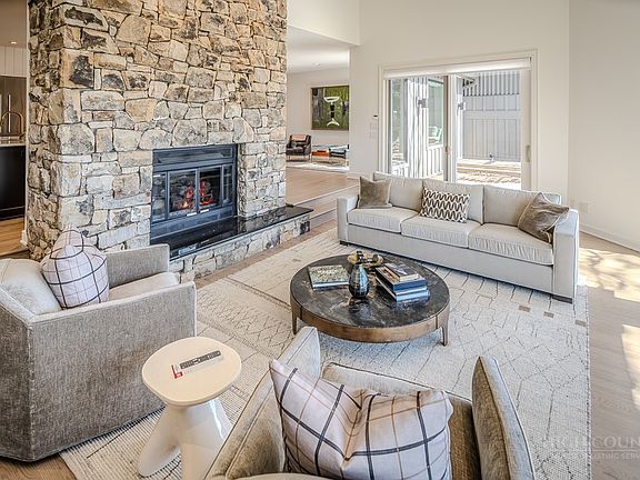 3rd image of 105 Branlaire Drive #5
