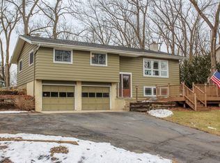 N4389 Beach Dr, Cambridge, WI 53523