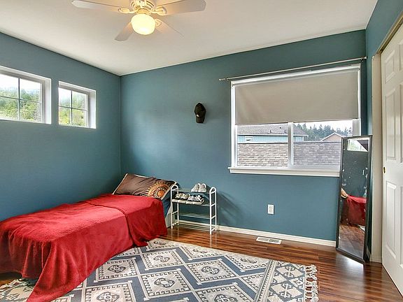5th image of 10806 181st Avenue Pl E