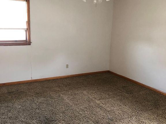 4th image of 4896 Holiday Dr APT 4