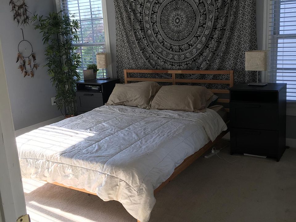 1st image of 902 Martell Ct APT I