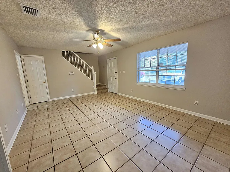 2388 Gregory Dr — Photo 7