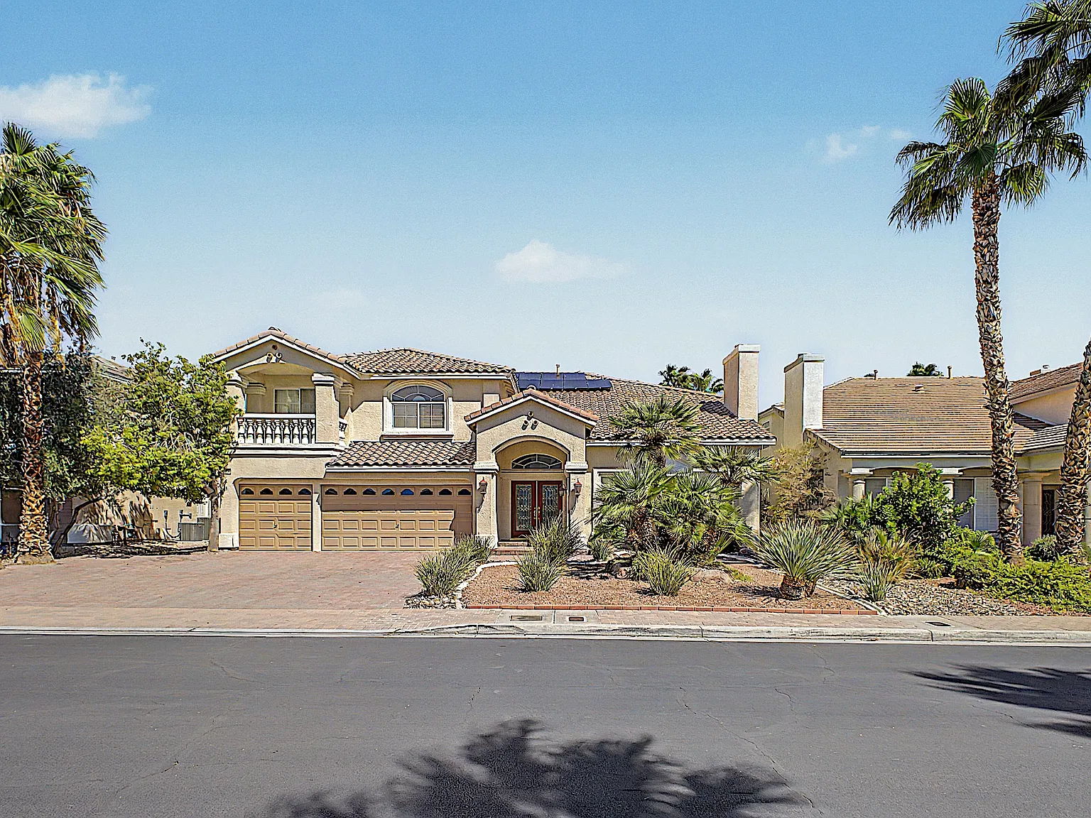 5 bed, 4523 sqft, $4,700 — Photo 2