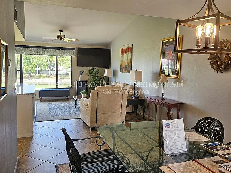 5710 Trailwinds Dr #525 — Photo 8