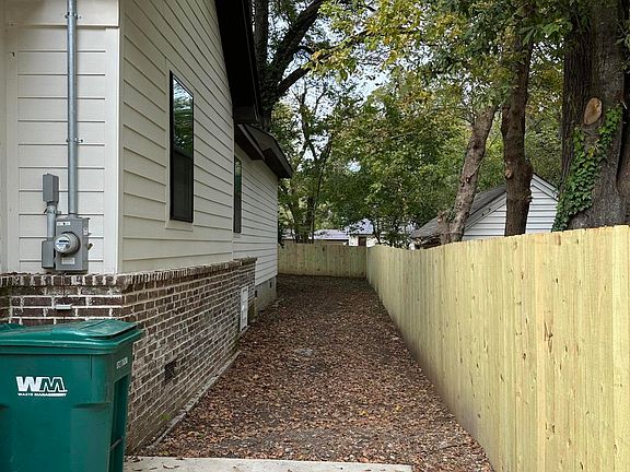 3rd image of 237 Talbot St