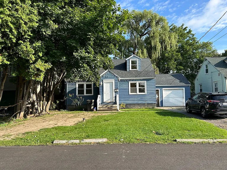 122 W Florence Ave — Photo 2