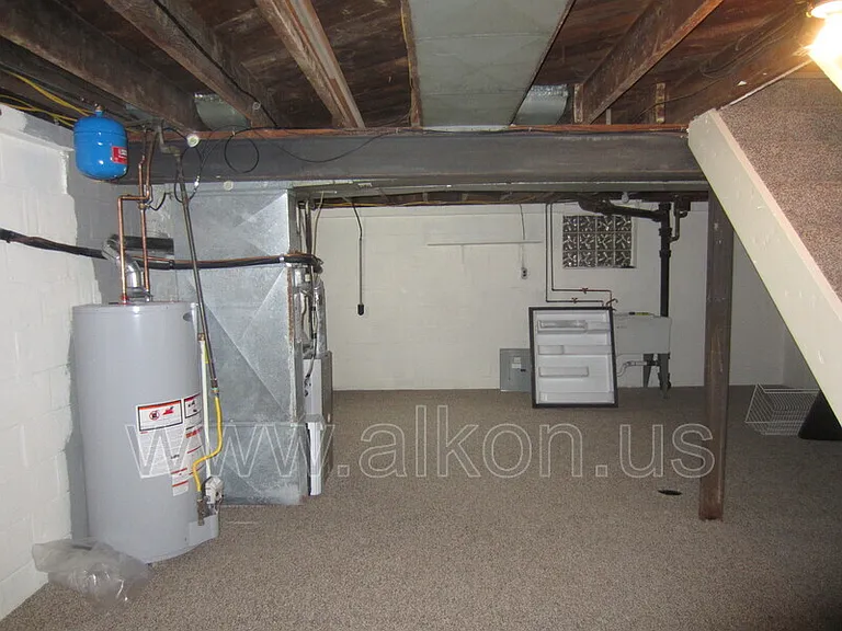 2411 Webster Ave — Photo 17