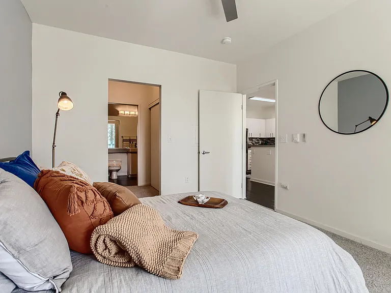 245 SW Lincoln St — Photo 12