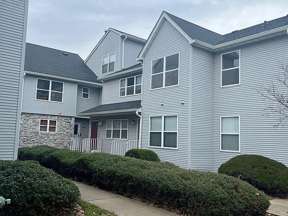 3rd image of 30 Kensington Dr Unit 30