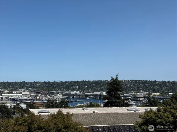 3661 24th Place W #306, Seattle, WA 98199
