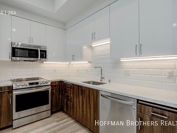 5th image of 535 S Kingsley Dr #305A