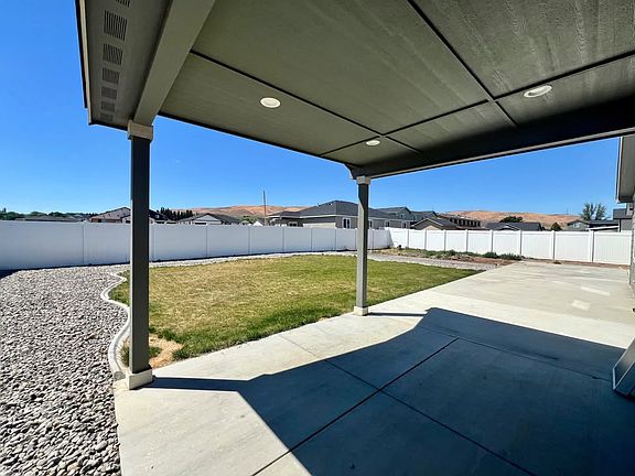 4th image of 2395 Chelan St