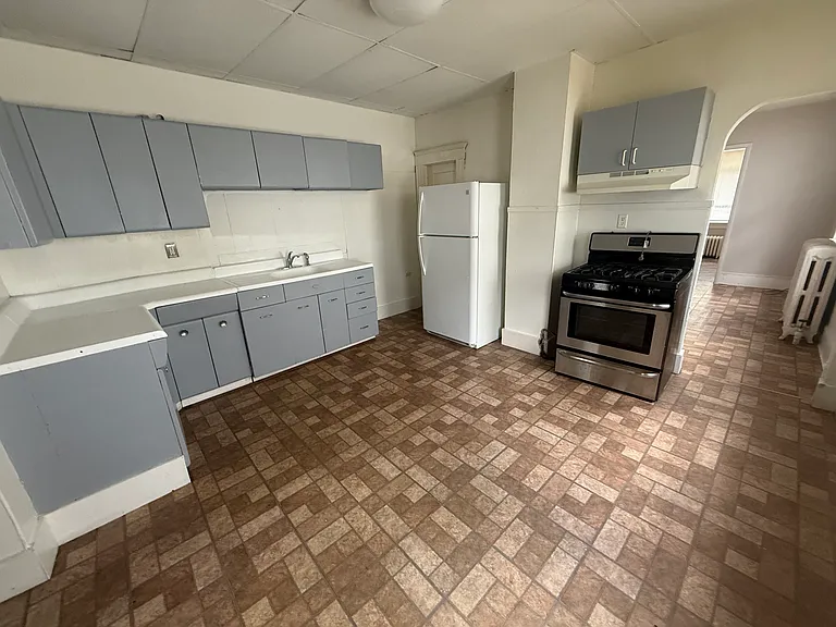 123 N Meade St — Photo 5