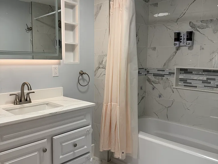 15 Colonial Rd #2 — Photo 5