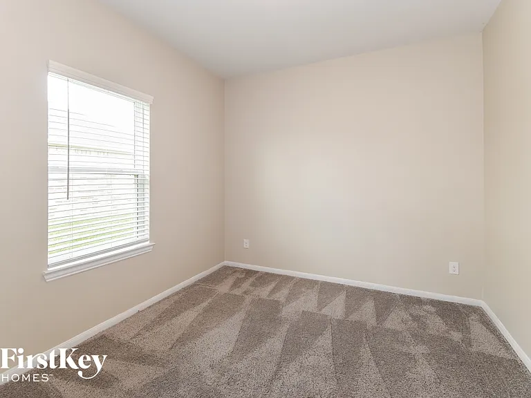 8020 Quartz Ln — Photo 12