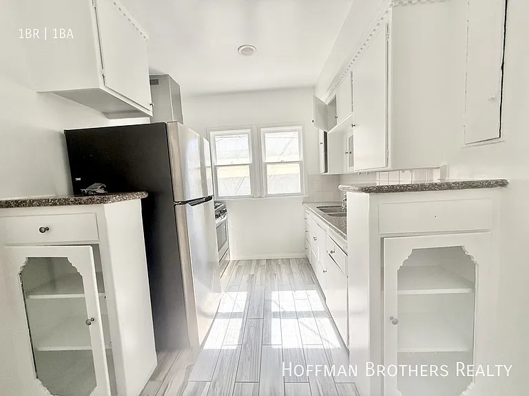 619 S Dunsmuir Ave — Photo 2