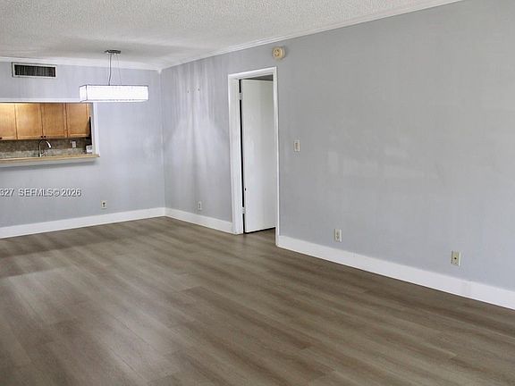 5th image of 210 Lakeview Dr