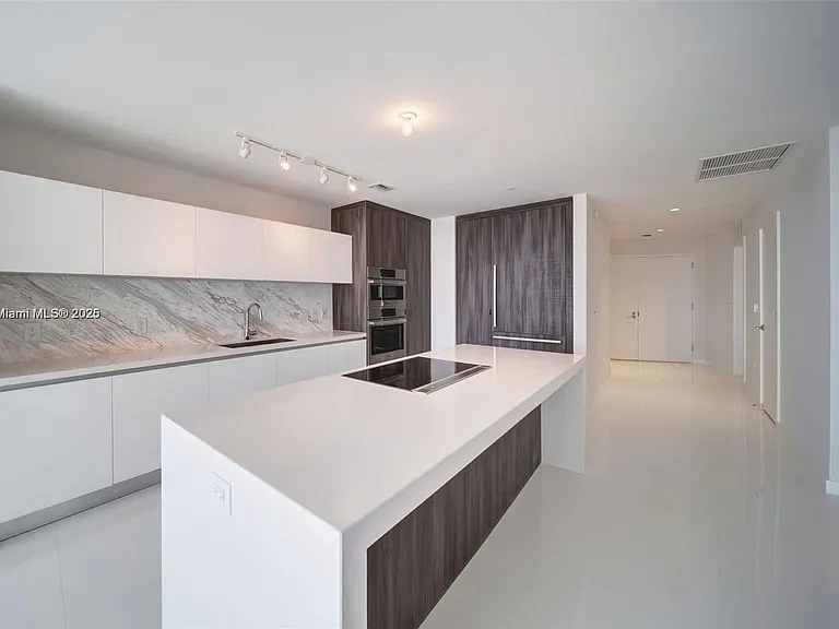 851 NE 1st Ave #12 — Photo 22