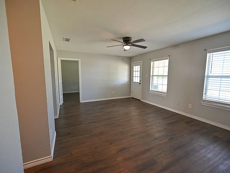 1705 N Cates St — Photo 5