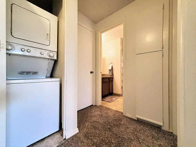 Meadow Ridge Apartments — Photo 11