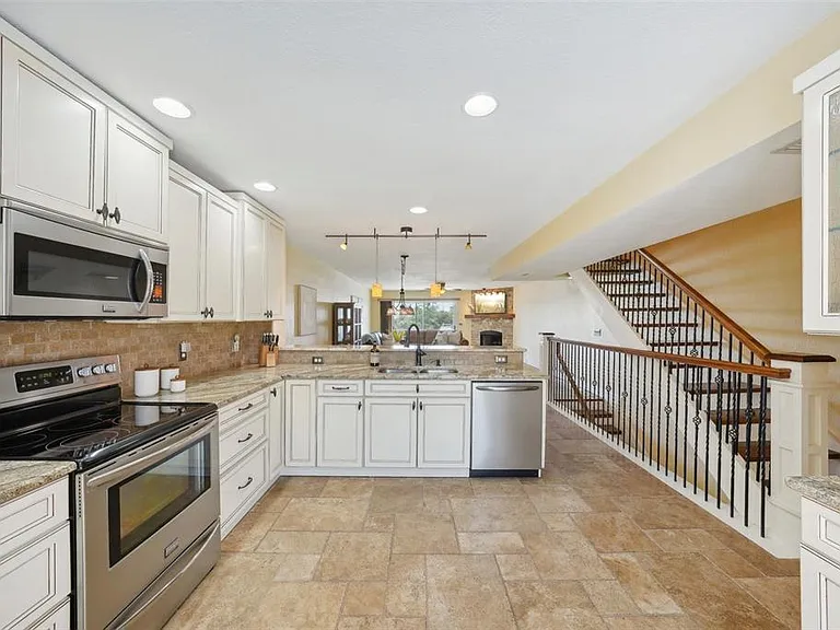 637 Pinellas Bayway S #105 — Photo 19
