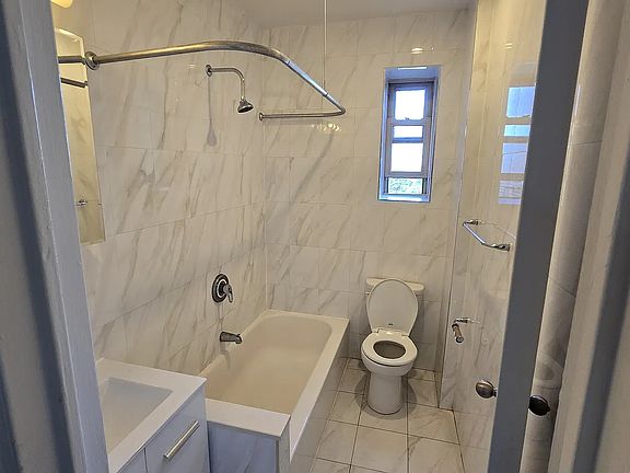 4th image of 48-41 43rd St APT 5G