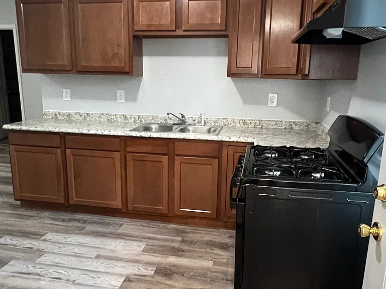 502 W Shelby St #D — Photo 8