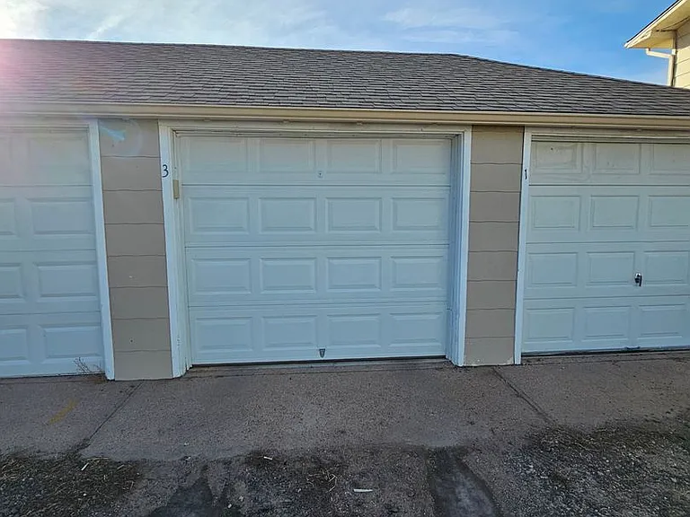 1314 E Pershing Blvd — Photo 12