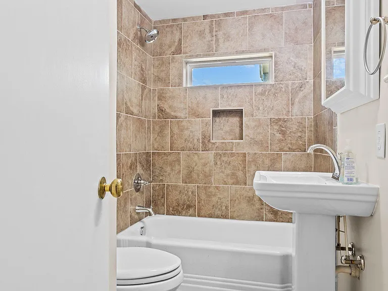 201 E Barrett St — Photo 16